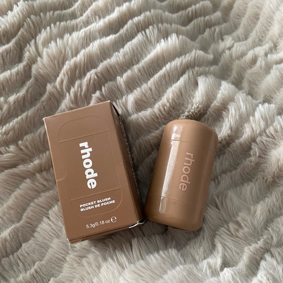 Rhode pocket blush toasted teddy - Picture 2 of 4